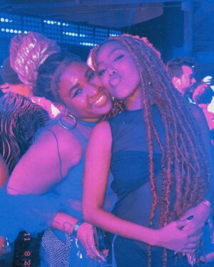 Lellê Instagram - Que delícia esses momentos de encontro no Prêmio @multishow 💕💅🏾 ameei