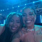 Lellê Instagram - Que delícia esses momentos de encontro no Prêmio @multishow 💕💅🏾 ameei