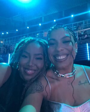 Lellê Instagram - Que delícia esses momentos de encontro no Prêmio @multishow 💕💅🏾 ameei