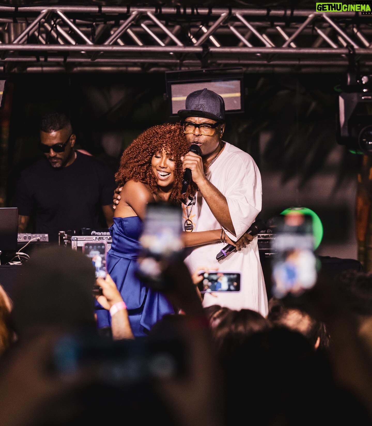 Lellê Instagram - Que alegria!!! Amanhã vou ter a honra de cantar junto com o @buchecha no palco do @spantanenem! Vamos cantar “Fico Assim Sem Você” voz e violão e vou dar uma palhinha da minha música “Pegada de Cria”. Ansiosa 😍 Amanhã às 23:40 no palco Lapa.