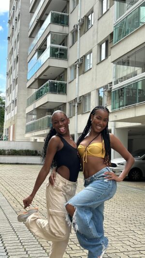 Lellê Instagram - Vocês já pegaram essa? Ainda não? Pois bem, não é difícil, tá? Quero ver minhas filhas soltando as mãozinhas 😌💃🏾

Coreografia: @lelle 
Dancer Participação: @roberttlsantos 

#Lellê #Dança #Spaghettii