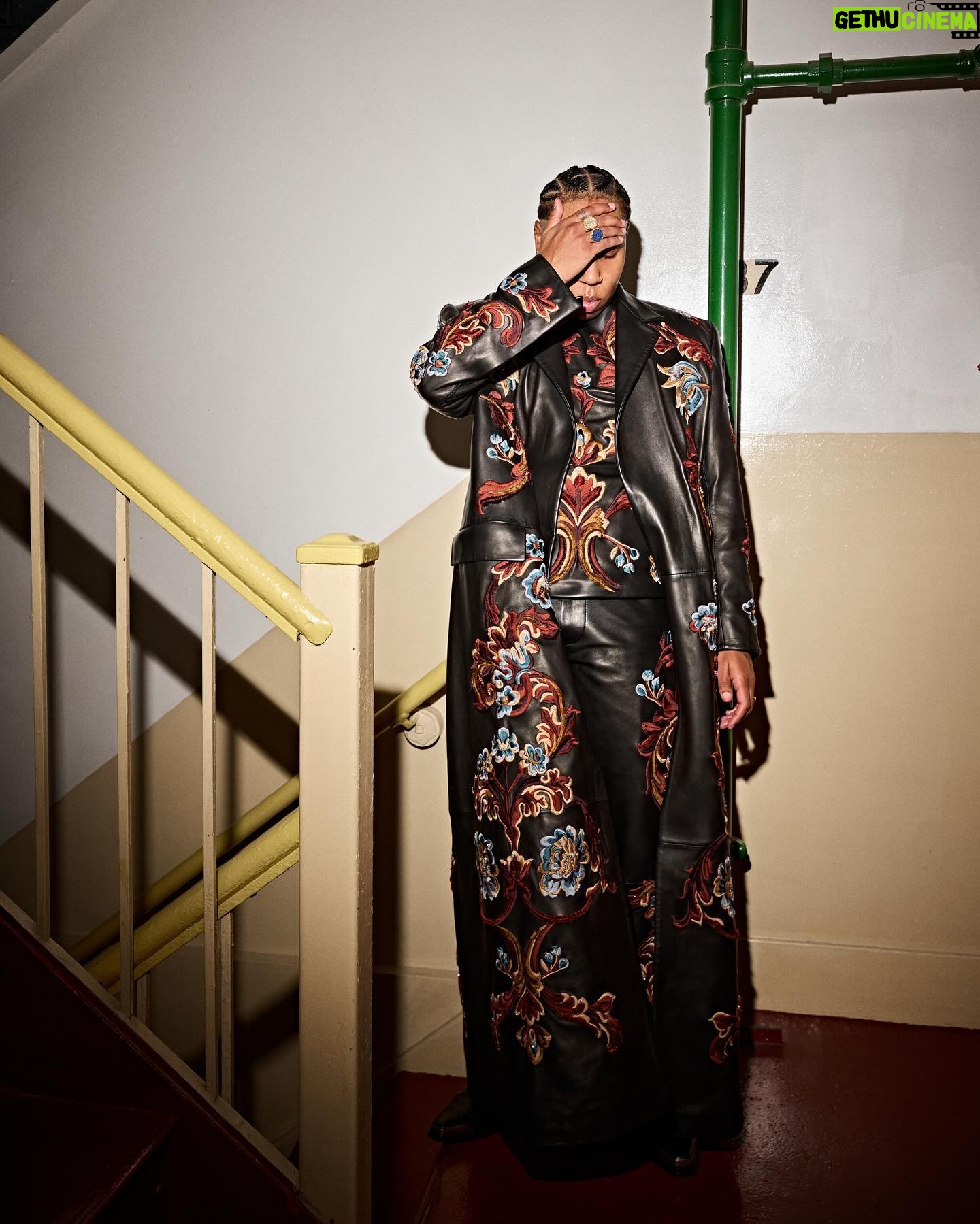 Lena Waithe Instagram - ✨MET GALA 2024✨ Thank you @ToryBurch for the wonderful invitation. Appreciate the fellowship and memories of tonight. Honorable mention to @ETRO and their entire team for this incredible look. Stylist: The one who never misses @JasonBolden Grooming: @shekenkut Braids by: @hunnyybee_ Skincare: @brandijandrews @joomee_song Rings by : @l_enchanteur Hotel Photos: @gabrieledimartino Met Gala Red Carpet Photos: @gettyentertainment | @metcostumeinstitute | @voguemagazine #MetGala #TheChi