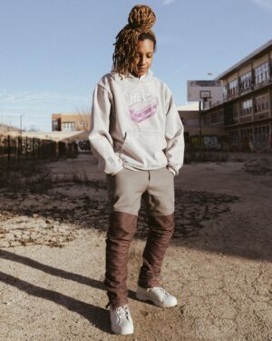 Lena Waithe Instagram - Want to take a piece of #TheChi with you wherever you go? 🚈 COMMENT below using #TheChiGiveaway and TAG a friend for a chance to secure this limited-edition hoodie from our capsule collaboration with @sheilathedesigner! 🩶 18 , U.S. only, additional rules at the 🔗 in bio.

Stream new episodes of The Chi FRIDAYS on the #ParamountPlus with SHOWTIME plan.