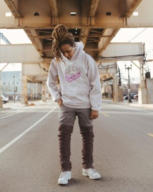 Lena Waithe Instagram - Want to take a piece of #TheChi with you wherever you go? 🚈 COMMENT below using #TheChiGiveaway and TAG a friend for a chance to secure this limited-edition hoodie from our capsule collaboration with @sheilathedesigner! 🩶 18 , U.S. only, additional rules at the 🔗 in bio.

Stream new episodes of The Chi FRIDAYS on the #ParamountPlus with SHOWTIME plan.