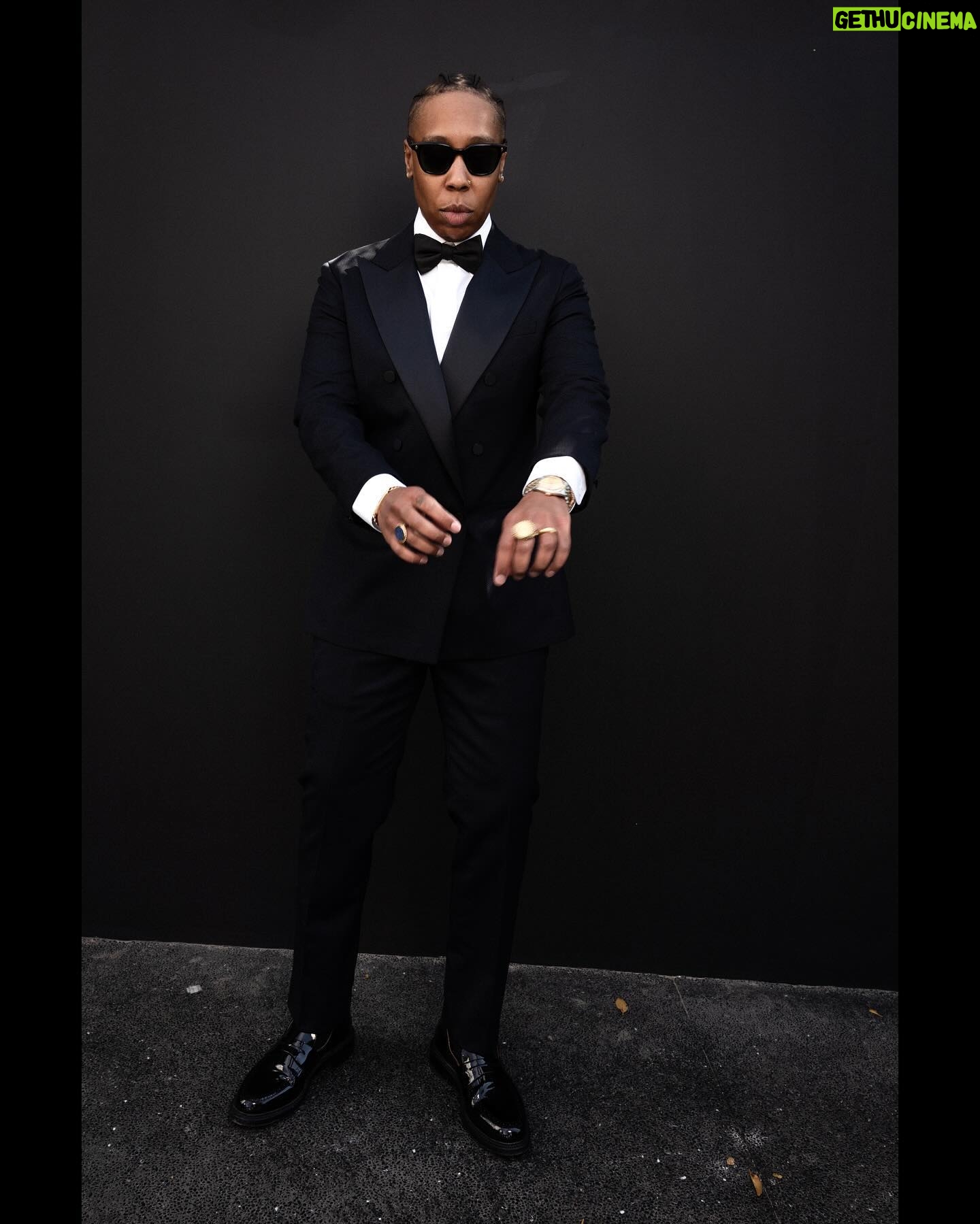 Lena Waithe Instagram - A suit is always a good idea. 📸 the incomparable @blaircaldwell Styled by: @jasonbolden Suit by : @reiss Jewelry by: @l_enchanteur & @shayanafshar Sunglasses by : @garrettleight Braids by: @hunnyybee_ Skincare by: @brandijandrews ♠️ #Oscars
