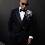 Lena Waithe Instagram - A suit is always a good idea. 📸 the incomparable @blaircaldwell Styled by: @jasonbolden Suit by : @reiss Jewelry by: @l_enchanteur & @shayanafshar Sunglasses by : @garrettleight Braids by: @hunnyybee_ Skincare by: @brandijandrews ♠️ #Oscars