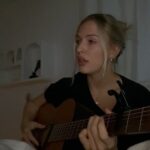 Lennon Stella Instagram - a little billy Joel before bed is always a good idea
