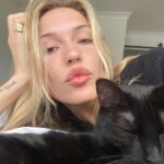 Lennon Stella Instagram – 🏡