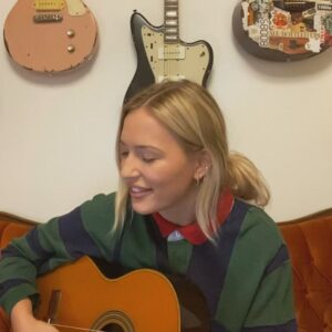 Lennon Stella Instagram - always been in love with this song. 
may all your favorite bands stay together ❤️