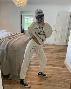 Lennon Stella Instagram - NEW MERCH FOR “Three. Two. One.” FIRST BIRTHDAY!!!! My favorite merch so far!!! 🧚🏻‍♀️🦎🦋🍄❤️ link in bio !