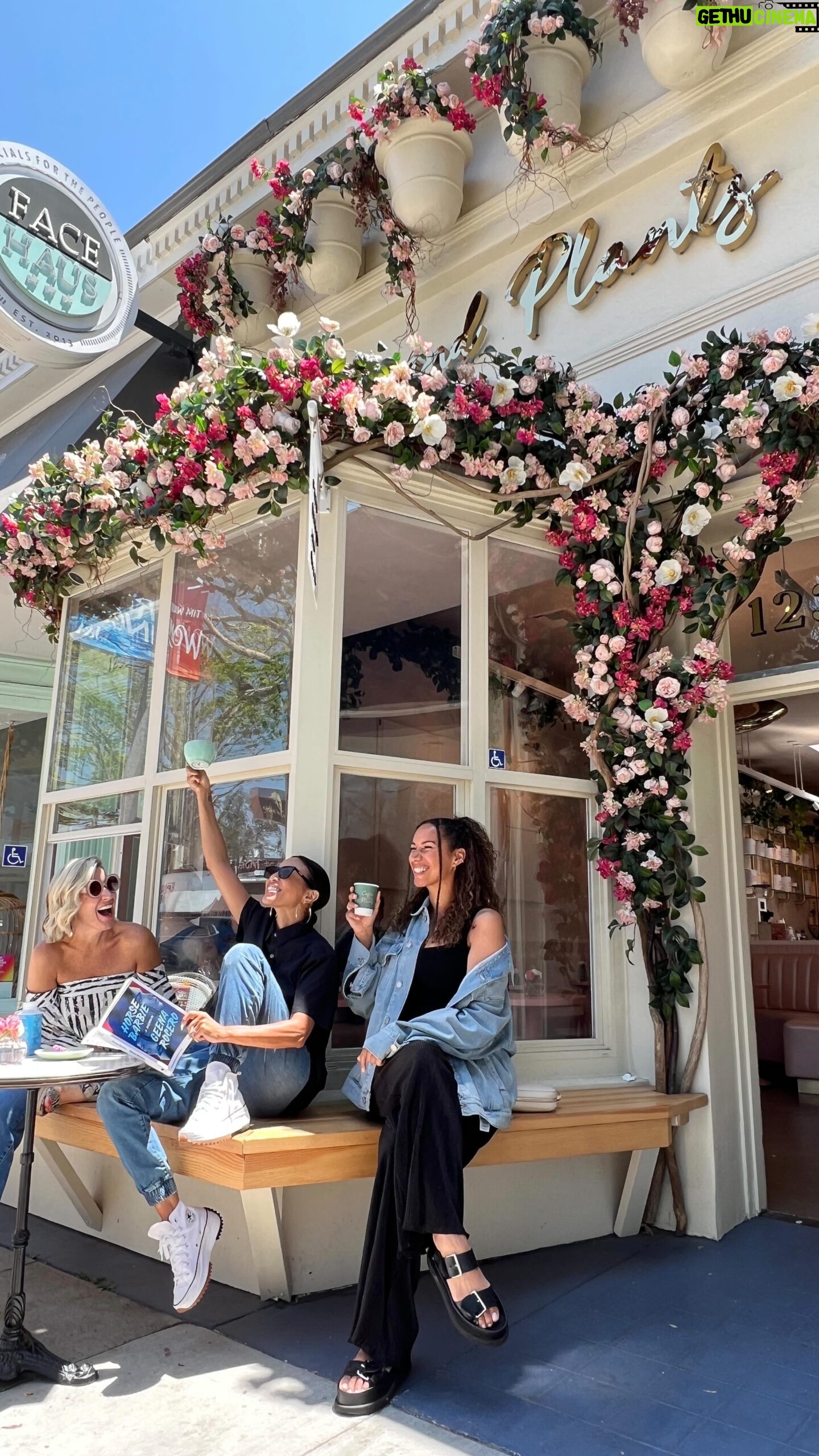 Leona Lewis Instagram - Coffee and soul filling chats with @leonalewis 💜🌱 Planting seeds for the future.