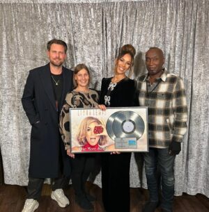 Leona Lewis Instagram - Best Christmas present ever! Double platinum ❤️ so special to be part of your Christmases 🙏🏽Thank you to this amazing @sonymusicuk team that I’m blessed to work with ✨