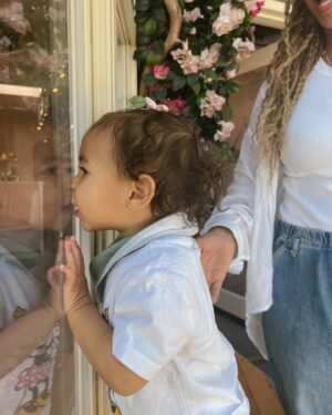 Leona Lewis Instagram - Chin up buttercup ☀️