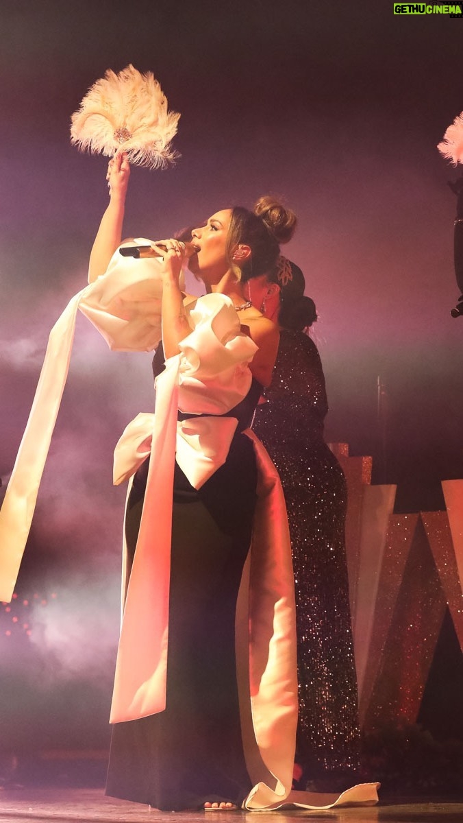 Leona Lewis Instagram - This tour was very much inspired by jazz 🎼 I remember the first time I got to sing with a big band & how much the music lifted my soul & loved seeing how much lifted yours too 🙏🏽