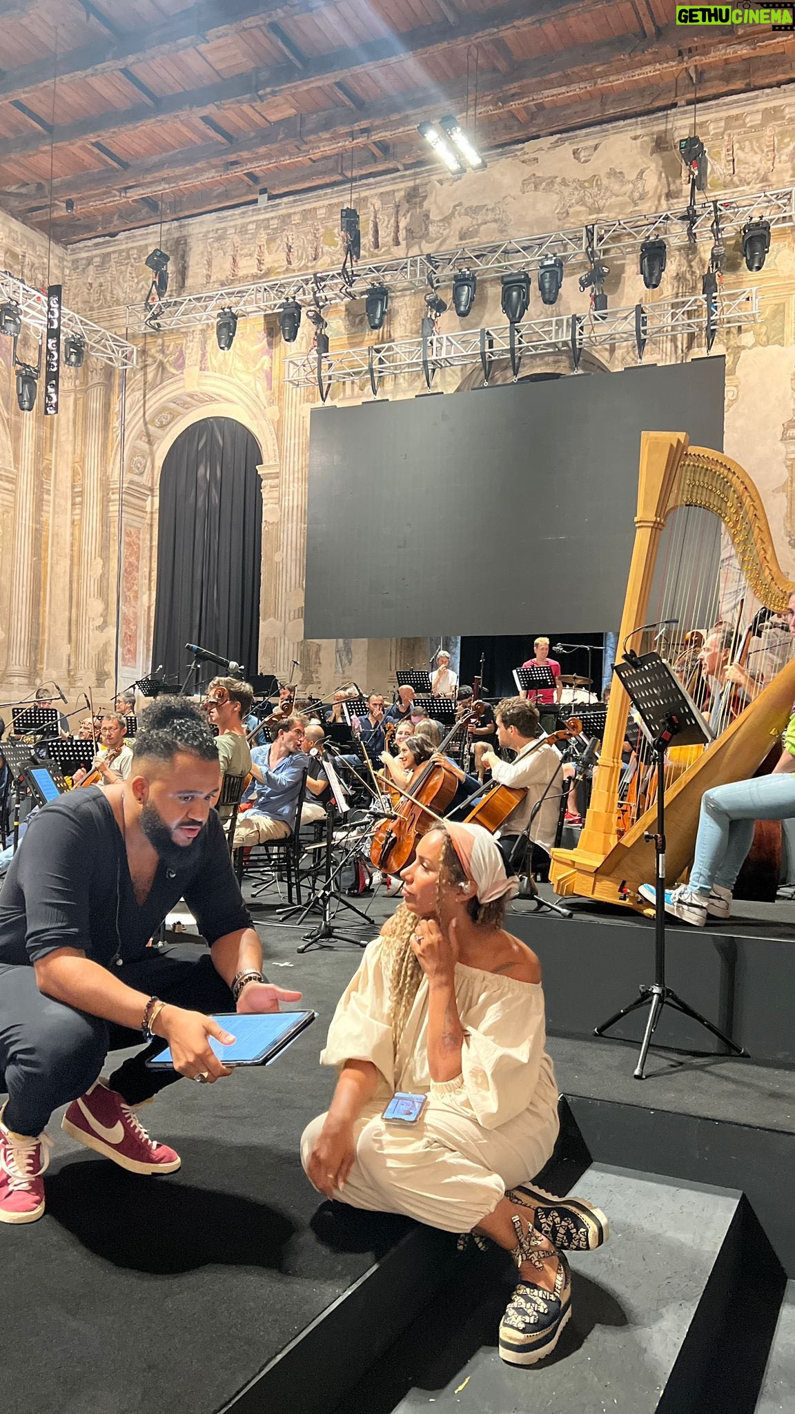Leona Lewis Instagram - A little rehearsal share. It’s a really magical experience to create music with an orchestra. I don’t get to do this often so I was very thankful for the chance to sing with them in Venice for @amfar 🙏🏽