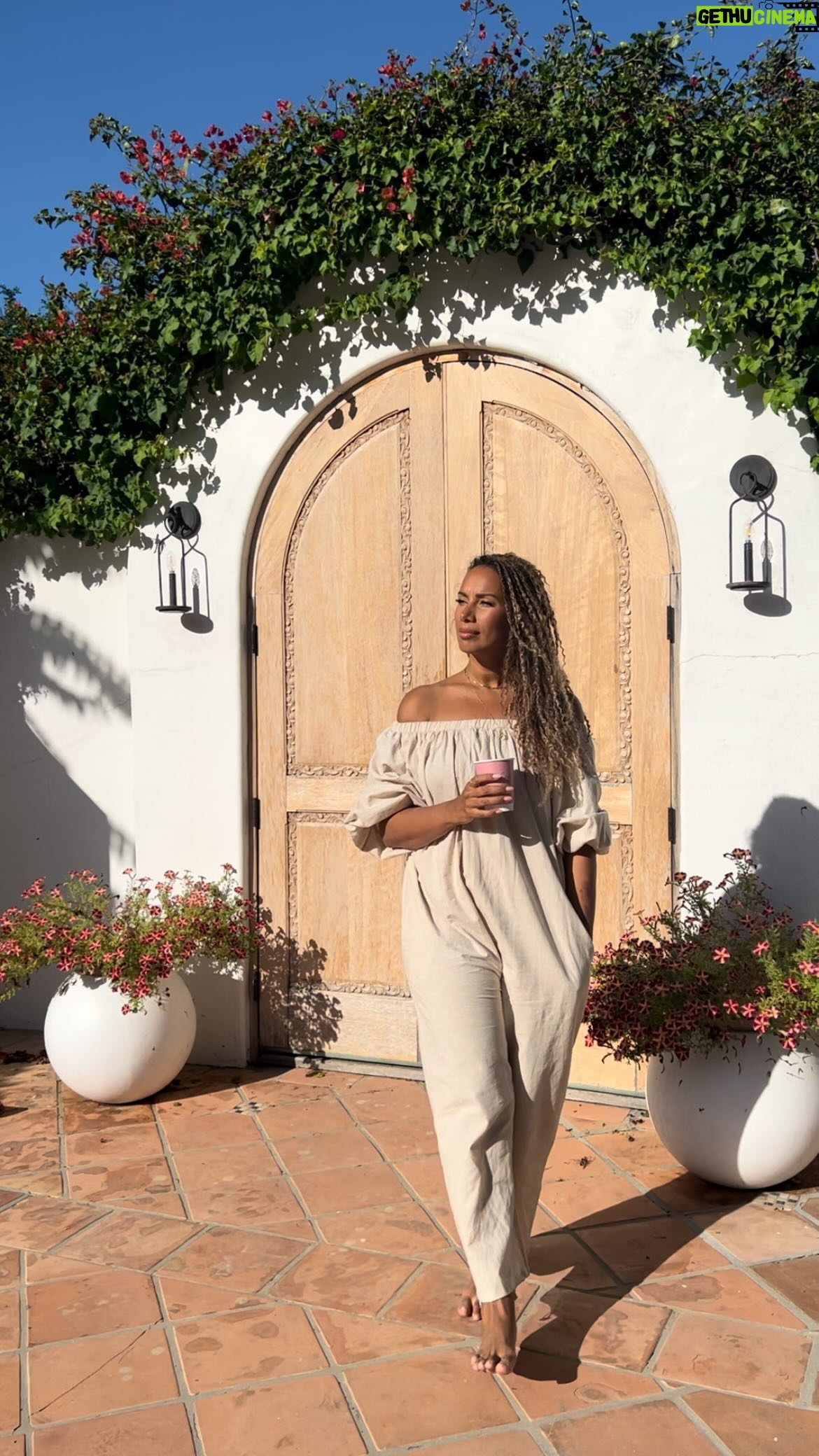 Leona Lewis Instagram - 2 favorite things, my garden and my chai latte @coffeeandplantsla 🦋