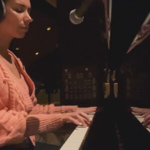 Leona Lewis Instagram - Life lately 🫶🏽 1. Adventures around London  2. Writing on this beautiful piano 3. Can’t believe my goddaughter is 19! 4. If I was a man I’d be Bruno Mars 5. Coco loves balloons 6. Someone sent me this old pic, I must have said something really funny 7. Studio studio studio 8. Bleeding Love movie ❤️