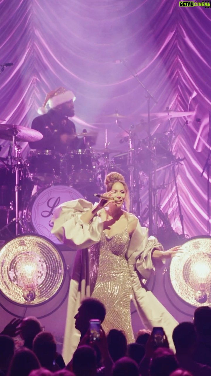 Leona Lewis Instagram - Itβs One More sleep π€ wishing you all a beautiful Christmas Eve & sending love and light to surround those who need it most at this time ππ½