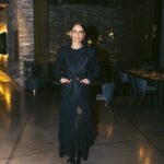 Leonor Varela Instagram - Si hay algo que es seguro, es que con amigos, la vida siempre es mejor! Pucha qué cuesta darnos el tiempo, pero hay que hacerlo... porque cada vez que nos vemos, simplemente no paramos de sonreir... y tanta falta que nos hace 😌🙌🏻🤍 gracias a mi familia @exeed_bornformore y a @burianaristorante por tan lindos momentos anoche (este último ahora tmb hace parte de rest de Club beneficios 😋) Chaqueta @jo.and.fire botas @urco_label . . . If there's one thing that's a guarantee, is that life is better with friends! Sometimes it's hard to make the time but when we do, we just can't stop smiling...and damn does it feel good 😌🙌🏽🤍 thank you to my @exeed_bornformore family and to @burianaristorante for such lovely moments last night.