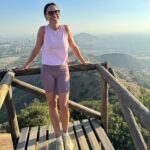 Leonor Varela Instagram - Subir el cerro, respirar aire libre...no hay mejor manera de terminar la semana! Como les gusta desconectarse a Uds? 💚 A long hike, some much needed fresh air is the best way to end a long work week for me! How do you like to unwind?