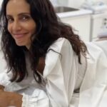 Leonor Varela Instagram - ⚠️ DATO: Las células madres pluripotenciales para tratar la flacidez de la piel me emcantan (sin cambiar la forma del rostro) Aquí el seco Dr Jorge Castillo lo explica todo👌🏽 Además se pueden usar de forma endovenosa, contribuyendo así a una excelente rejuvenacion interna. Y nunca está demás levantar con estímulo eléctrico lo que se trabaja en el gym 🍑@clinicadradanielaacuna