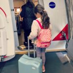 Leonor Varela Instagram – California #dump 🌴

La semana pasada fui a mi casa para ir a buscar a Luna: jugamos y nos pusimos al día 🎀 la había extrañado mucho el mes pasado! También subí cerros y me junté con amigas….Desgraciadamente el jet Lag y cambio de clima me pegaron con un gripe intensa 🤧 pero los caldos y batidos de @owlvenice me a acompañaron para recuperarme. En mis historias les fui dejando todas las otras cosas que hice para estar mejor, las vieron? Que les pareció? 
.
.
Last week I came home to get Luna: we played and caught up after missing her so much last month! I got to hike in my beloved Ojai and see some of my dear sisters…but unfortunately jet Lag and change of temperatures hit me hard w the flu 🤧 so grateful I was able to pick up bone broths and shakes from @owlvenice to get me back on my feet and travel back to chile to finish work 🇨🇱