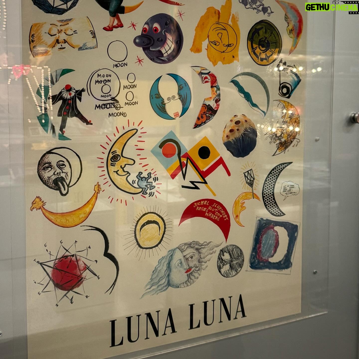 Leonor Varela Instagram - La increíble recuperación del parque de atracción fantástico creado en 1987 por algunos de los artistas mas influyentes de la época "LUNA LUNA" @lunaluna 🌙 #keithharing #jeanmichelbasquiat #kennysharf #roylichtenstein #josephbeuys #arikbrauer #SalvadorDalí #ManfredDeix #SoniaDelaunay #monikagilsing . . . Forgotten fantasy exhibit curated by André Heller in 1987 @lunaluna was an attempt to "create a terrain of modern art, than in centuries-old principal of the fairground". Artists @keithharing @jeanmichelbasquiat @kennysharf @roylichtenstein @josephbeuys @arikbrauer @SalvadorDalí @ManfredDeix @SoniaDelaunay @monikagilsing all contributed with their unique and priceless creations 🌙