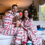 Leonor Varela Instagram - Feliz navidad queridxs amigos de IG!! 🎅🏻🎄Los momentos en familia dedicados a disfrutar, son lo mas hermoso de estas fiestas 🎁Un abrazo muy especial para los que se sienten desafiados o solos en estas fiestas... que su corazón encuentre la Paz que solo la natividad puede inspirar❤️🤗 . . Merry Christmas to all my beautiful IG community! 🧑🏽‍🎄🎄Spending quality time with loved ones is the reason I love this holiday so much 🎁 I know it can be challenging to so many who are triggered or feeling lonely....to you, I wish peace and warmth that only the nativity can inspire ❤️🤗 #merrychristmas #feliznavidad