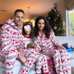 Leonor Varela Instagram - Feliz navidad queridxs amigos de IG!! 🎅🏻🎄Los momentos en familia dedicados a disfrutar, son lo mas hermoso de estas fiestas 🎁Un abrazo muy especial para los que se sienten desafiados o solos en estas fiestas... que su corazón encuentre la Paz que solo la natividad puede inspirar❤️🤗 . . Merry Christmas to all my beautiful IG community! 🧑🏽‍🎄🎄Spending quality time with loved ones is the reason I love this holiday so much 🎁 I know it can be challenging to so many who are triggered or feeling lonely....to you, I wish peace and warmth that only the nativity can inspire ❤️🤗 #merrychristmas #feliznavidad