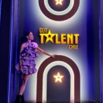 Leonor Varela Instagram - ESTRENO HOY 🪩⭐️✨ @gottalentchile a las 22:30 hrs por @chilevision 😎 Que alegría volver a estar cerca de Uds en la TV abierta, en este nuevo rol de jurado con estos tremendos compañeros de trabajo ❤️‍🔥 me he reído y he aprendido un montón!! Espero lo disfruten tanto como yo 🫶🏽 (📷 @crstnqtrl ) . . . We are finally on air TODAY with @gottalentchile 🪩⭐️✨ it's been a blast working with this amazing team in my new rol as a juror ❤️‍🔥 I've learned and laughed so much! Hope you enjoy it 🫶🏽