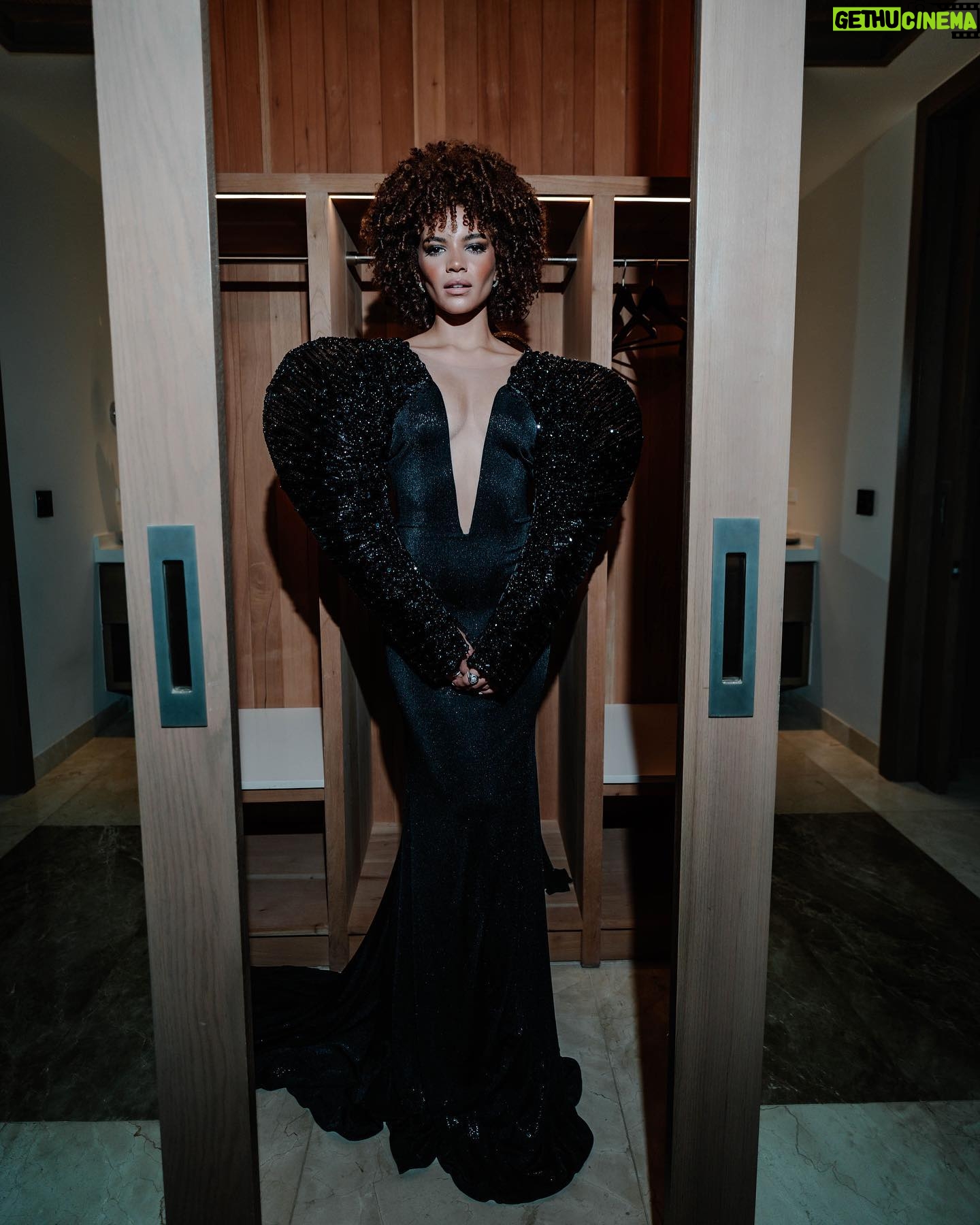 Leslie Grace Instagram - got ready with @elleusa for @latinamericanfashionawards 🖤 link for more in stories!