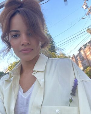 Leslie Grace Instagram - bloomin. 🪻🪴🌱
