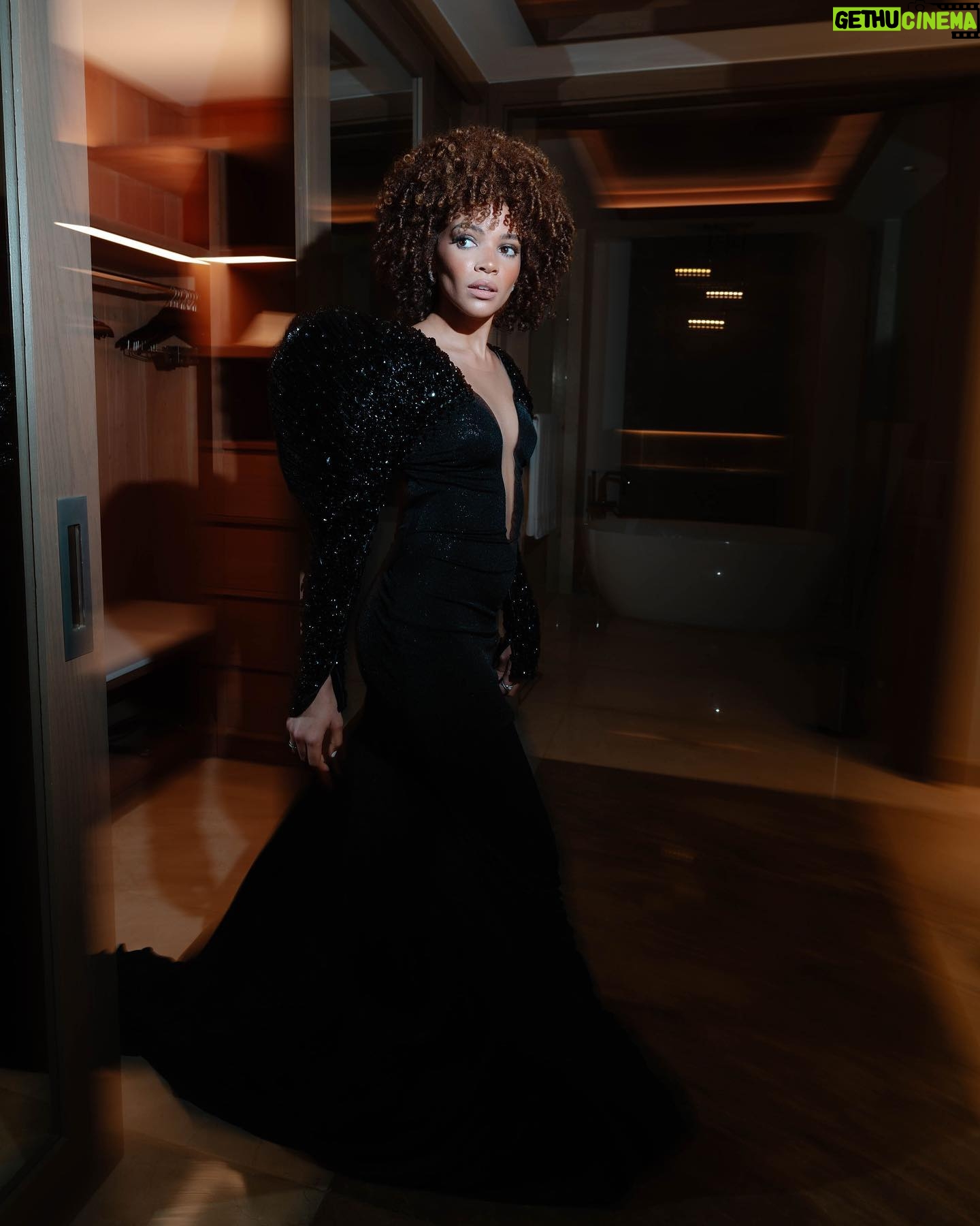 Leslie Grace Instagram - got ready with @elleusa for @latinamericanfashionawards 🖤 link for more in stories!