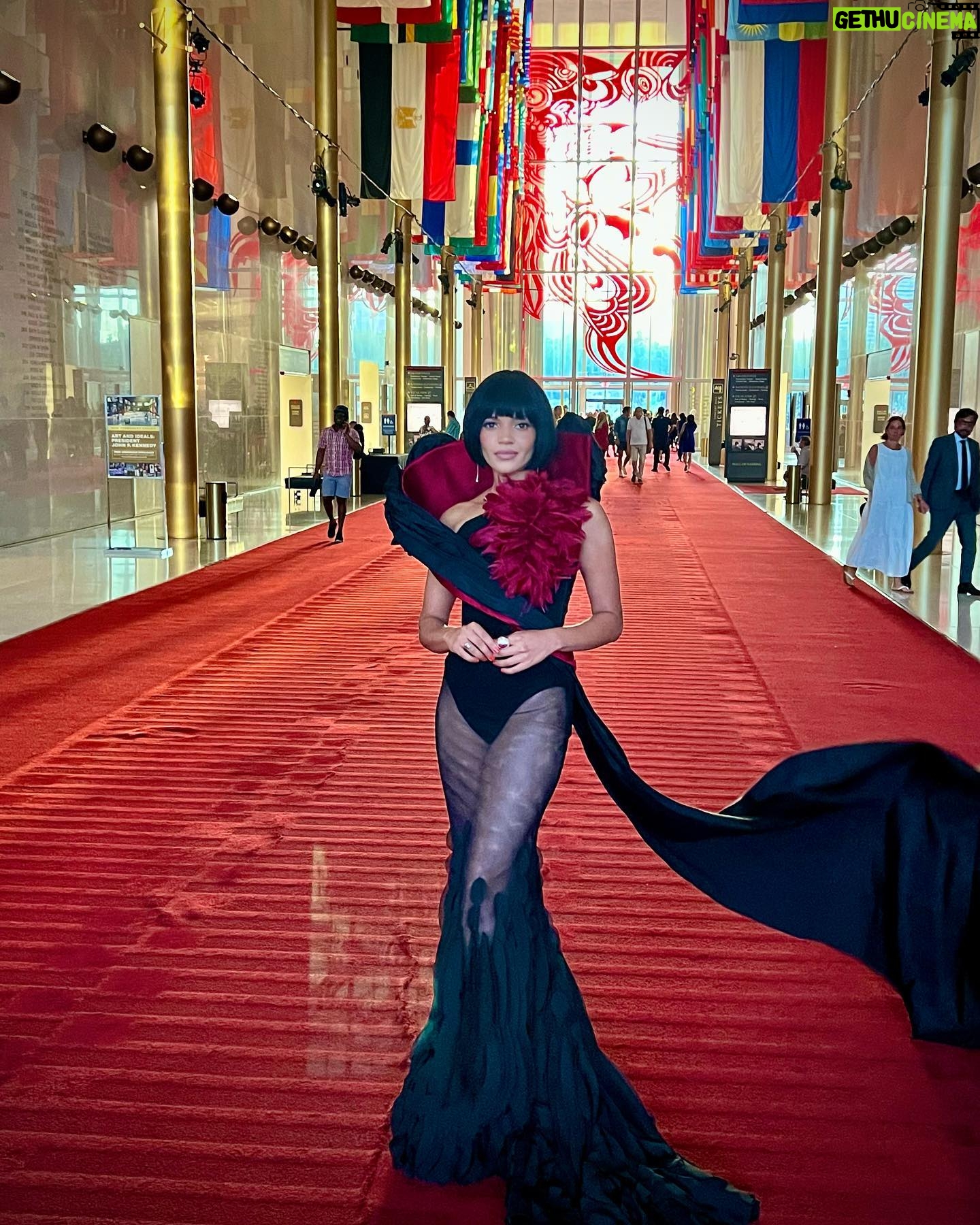 Leslie Grace Instagram - “así celebramos” 😌🙌🏽♥️🇩🇴 que rico la pasamos en @hispanicheritage awards celebrando los nuestros y disfrutando el momento! I was honored to be your host that evening! thank you to everyone who makes this special celebration possible! ✨
