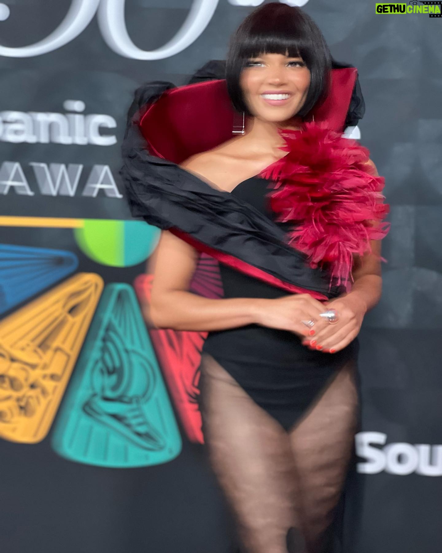 Leslie Grace Instagram - “así celebramos” 😌🙌🏽♥️🇩🇴 que rico la pasamos en @hispanicheritage awards celebrando los nuestros y disfrutando el momento! I was honored to be your host that evening! thank you to everyone who makes this special celebration possible! ✨