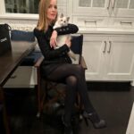 Leslie Mann Instagram - A dream night with my best friend and our new family member, Kumo❤️ Thank you @chanelofficial @welovecoco #chanelcruise