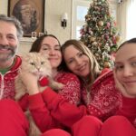 Leslie Mann Instagram - Merry Christmas and happy holidays from my family to yours❤️