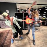 Leslie Mann Instagram – Showing EV how it’s done!
Pearl Jam!!!