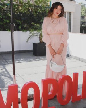 Lesslie Polinesia Instagram - Aún no puedo creerlo 🤍 somos portada de abril  de @cosmopolitanmx no es nada fácil soñar y lograrlo tienes que trabajar mucho para ello. Sanar el alma y abrazar con amor cada proceso, siendo fiel a ti misma es parte de la evolución 🤍🌸