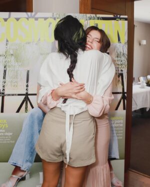 Lesslie Polinesia Instagram - Aún no puedo creerlo 🤍 somos portada de abril  de @cosmopolitanmx no es nada fácil soñar y lograrlo tienes que trabajar mucho para ello. Sanar el alma y abrazar con amor cada proceso, siendo fiel a ti misma es parte de la evolución 🤍🌸