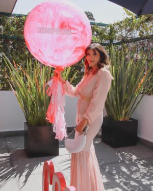 Lesslie Polinesia Instagram - Aún no puedo creerlo 🤍 somos portada de abril  de @cosmopolitanmx no es nada fácil soñar y lograrlo tienes que trabajar mucho para ello. Sanar el alma y abrazar con amor cada proceso, siendo fiel a ti misma es parte de la evolución 🤍🌸