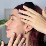 Leticia Siciliani Instagram – Si tenés los codos muy resecos como yo 🙋🏻♀️ guárdate este video 💪🏻😂.
Me hubiera gustado saber antes qje usando este jabón de @dove no sólo no voy irritar mi piel, sino que también la voy a tener suave y humectada TODO el año. 🧖♀️💦
Tiene PH neutro (importantísimo) y 1/4 de crema humectante 🫧🧼