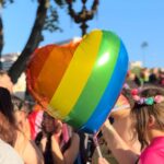 Leticia Siciliani Instagram – un año más de mucho ORGULLO 🌈 💕🏳️‍🌈🏳️‍⚧️
Gracias por todo el amor, los encuentros, los abrazos y las sonrisas . 
Gracias a todxs lxs que marchan hace años y lucharon para que tengamos los derechos que otrxs no tuvieron . 

y si todavía te preguntás por qué marchamos…
para seguir reivindicando los derechos que se nos negaron y aún hoy se les niegan a muchxs. Para empoderarnos , encontrarnos y reconocernos , para seguir visibilizándonos en el espacio público que muchas veces excluye , marchamos contra la homofobia, la biofobia y la transfobia .

💕💕💕💕💕💕💕

(si estás en el video, o conocés a alguien : arrobalo 🫶🏼)