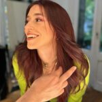 Leticia Siciliani Instagram – está buena por delante y por detrás pero de agua y de jabón ni hablar, LA COLORADA,  tiene un pelo que es sensacional, cuando los pibes la ven pasar, así le cantan… 👩🏻‍🦰🎶
#poesía