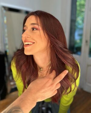 Leticia Siciliani Instagram - está buena por delante y por detrás pero de agua y de jabón ni hablar, LA COLORADA,  tiene un pelo que es sensacional, cuando los pibes la ven pasar, así le cantan… 👩🏻‍🦰🎶
#poesía