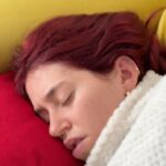 Leticia Siciliani Instagram – El carrete que estabas esperando 🤌🏼
1. Una Leti abajo de la lluvia siendo muy feliz 🫶🏼 (aunque no parezca)
2. Para mí una siesta valió la pena si : babeo un “toque” y mi novia me filma para molestarme .
3. Desperté a mi novia un sábado al mediodía con esta delicia… 🤤
4. Haciendo valer este lookazo antes de salir para un evento
5. BOOOOOCA BOOOOOCA BOOOOOCA 💙💛💙
6. La tranquilidad que me da la lluvia , no te explico . 🌧️♥️
Disfruten el finde 😘
Like para segunda parte … ahre