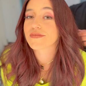 Leticia Siciliani Instagram - está buena por delante y por detrás pero de agua y de jabón ni hablar, LA COLORADA,  tiene un pelo que es sensacional, cuando los pibes la ven pasar, así le cantan… 👩🏻‍🦰🎶
#poesía