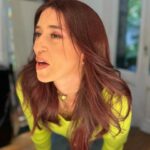 Leticia Siciliani Instagram – está buena por delante y por detrás pero de agua y de jabón ni hablar, LA COLORADA,  tiene un pelo que es sensacional, cuando los pibes la ven pasar, así le cantan… 👩🏻‍🦰🎶
#poesía