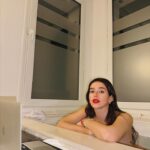 Leticia Siciliani Instagram - amortizando el fin de semana 🛀