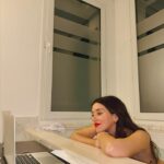 Leticia Siciliani Instagram - amortizando el fin de semana 🛀
